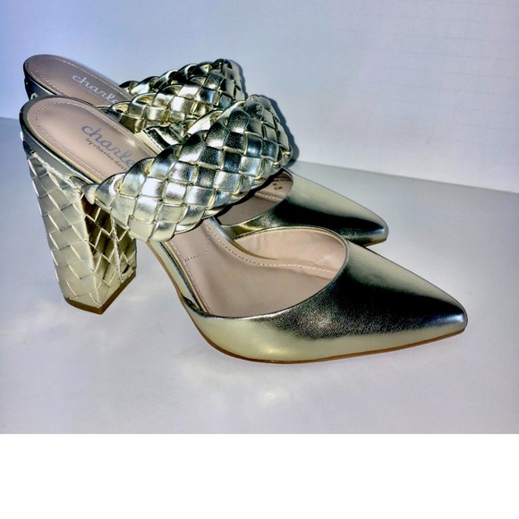 In Search Of —Please help me find these gold ones in size 9 1/2 or 10 - Picture 1 of 2